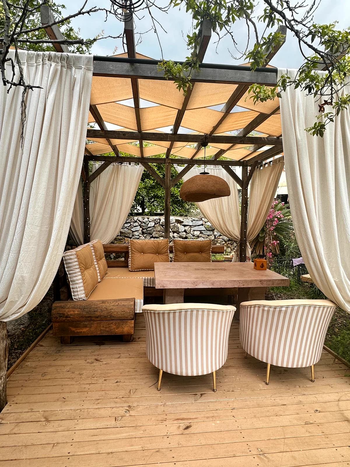 Pergola altında yaşam